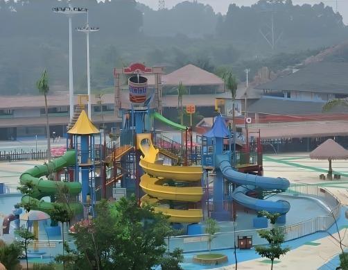 Bom preço Slides múltiplos Aqua Park Village Anti Aging Médio Tamanho 600m2 on-line